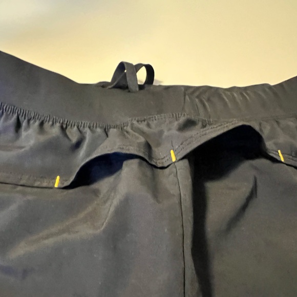 5 Champions running shorts w built in inner shorts and pockets - Picture 3 of 11